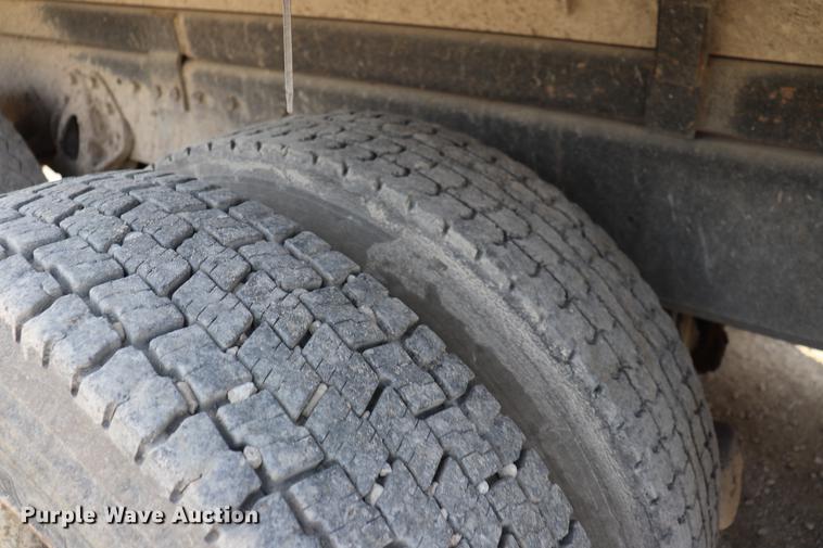 image for item EC9342 1991 International 4900 dump truck