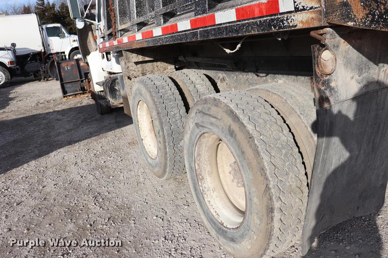 image for item EC9342 1991 International 4900 dump truck