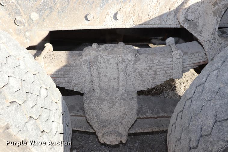 image for item EC9342 1991 International 4900 dump truck