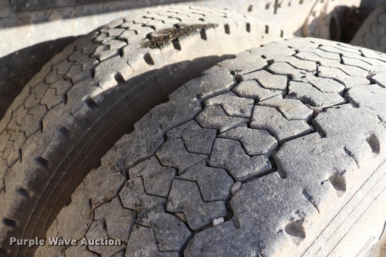 image for item EC9342 1991 International 4900 dump truck