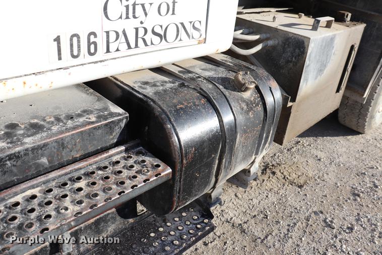 image for item EC9342 1991 International 4900 dump truck