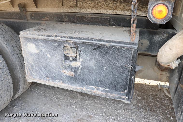 image for item EC9342 1991 International 4900 dump truck