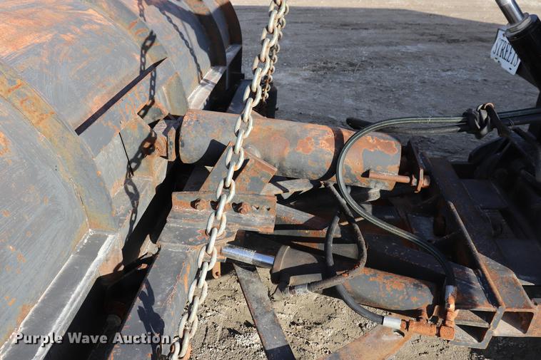 image for item EC9342 1991 International 4900 dump truck