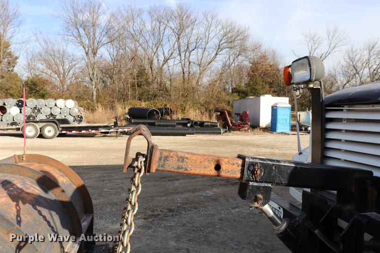 image for item EC9342 1991 International 4900 dump truck