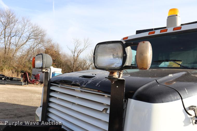 image for item EC9342 1991 International 4900 dump truck