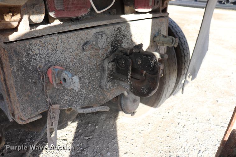 image for item EC9342 1991 International 4900 dump truck