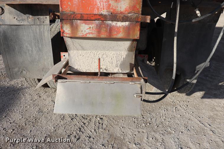 image for item EC9342 1991 International 4900 dump truck