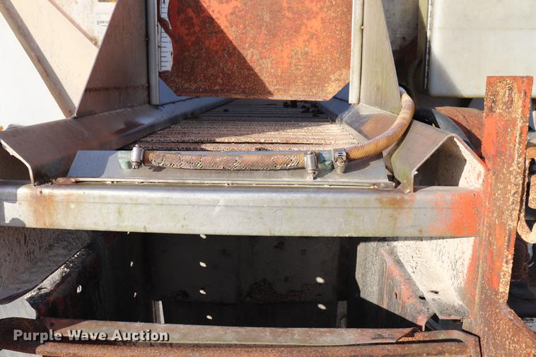 image for item EC9342 1991 International 4900 dump truck