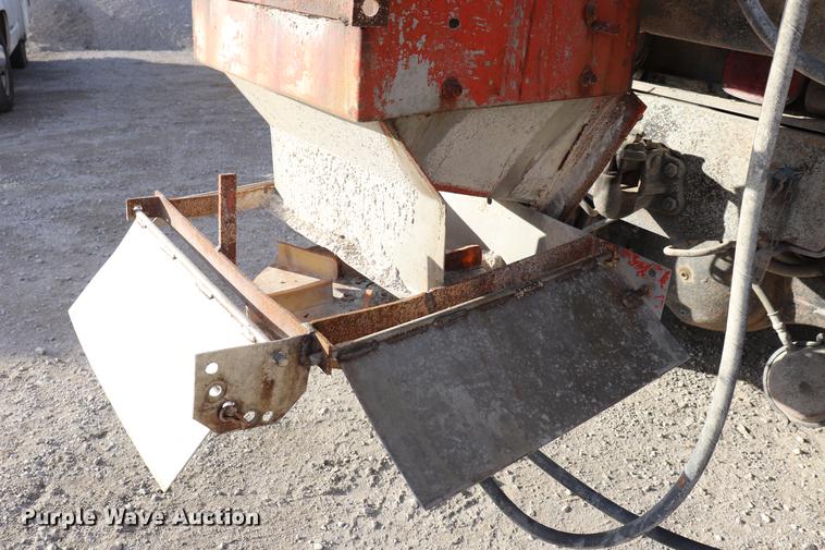 image for item EC9342 1991 International 4900 dump truck