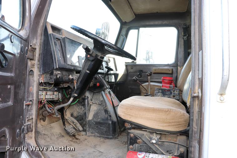 image for item EC9345 1991 International 4900 dump truck