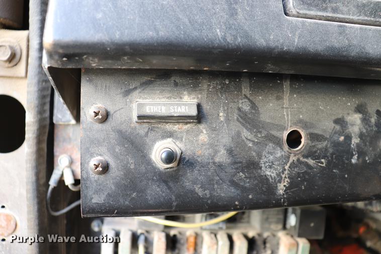 image for item EC9345 1991 International 4900 dump truck