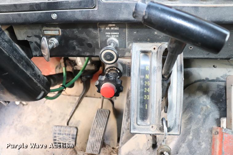 image for item EC9345 1991 International 4900 dump truck