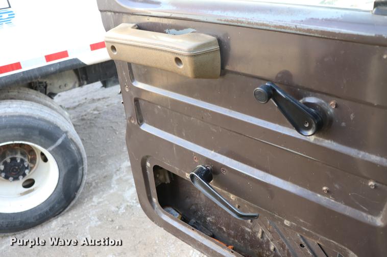 image for item EC9345 1991 International 4900 dump truck