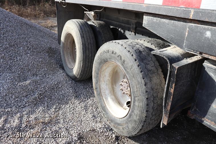 image for item EC9345 1991 International 4900 dump truck