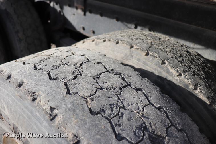 image for item EC9345 1991 International 4900 dump truck