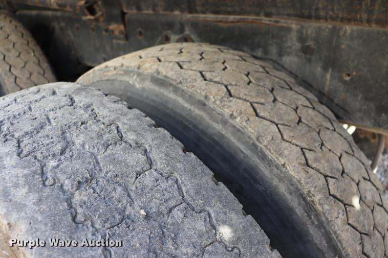 image for item EC9345 1991 International 4900 dump truck