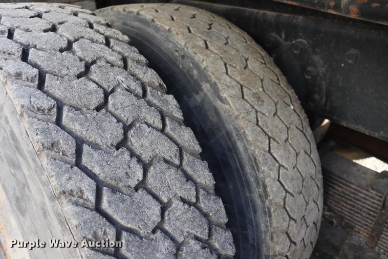 image for item EC9345 1991 International 4900 dump truck