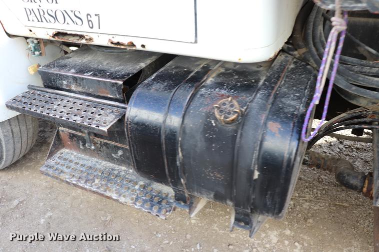 image for item EC9345 1991 International 4900 dump truck