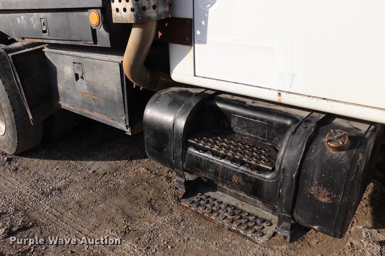 image for item EC9345 1991 International 4900 dump truck