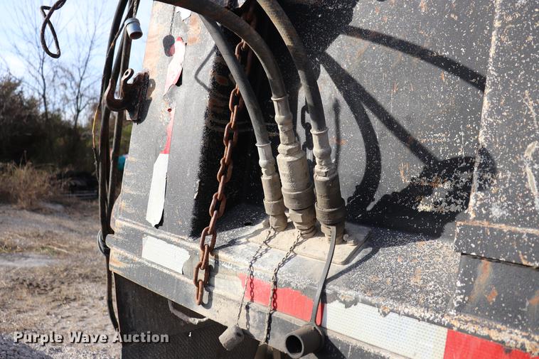 image for item EC9345 1991 International 4900 dump truck