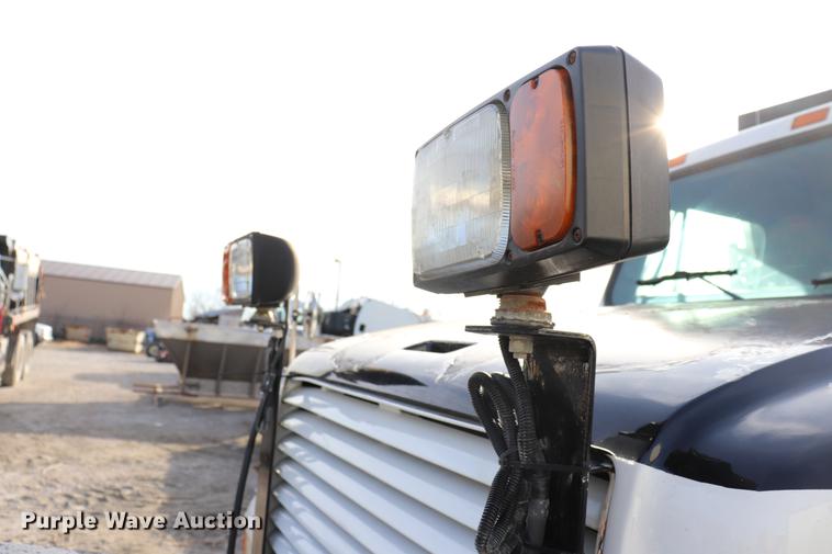 image for item EC9345 1991 International 4900 dump truck