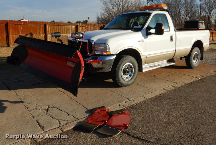 image for item J5514 2004 Ford F250 XLT Super Duty pickup truck