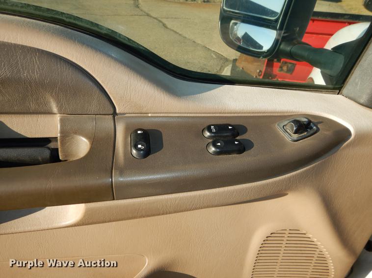 image for item J5514 2004 Ford F250 XLT Super Duty pickup truck