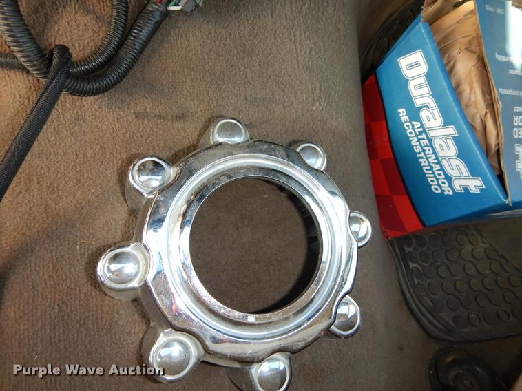 image for item J5514 2004 Ford F250 XLT Super Duty pickup truck