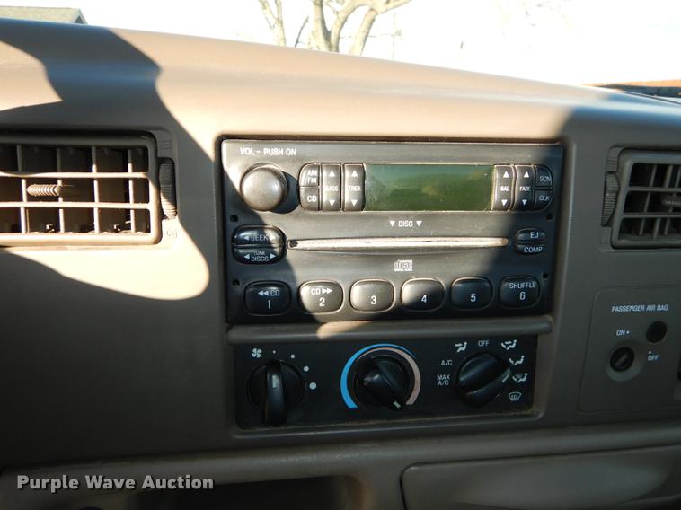 image for item J5514 2004 Ford F250 XLT Super Duty pickup truck