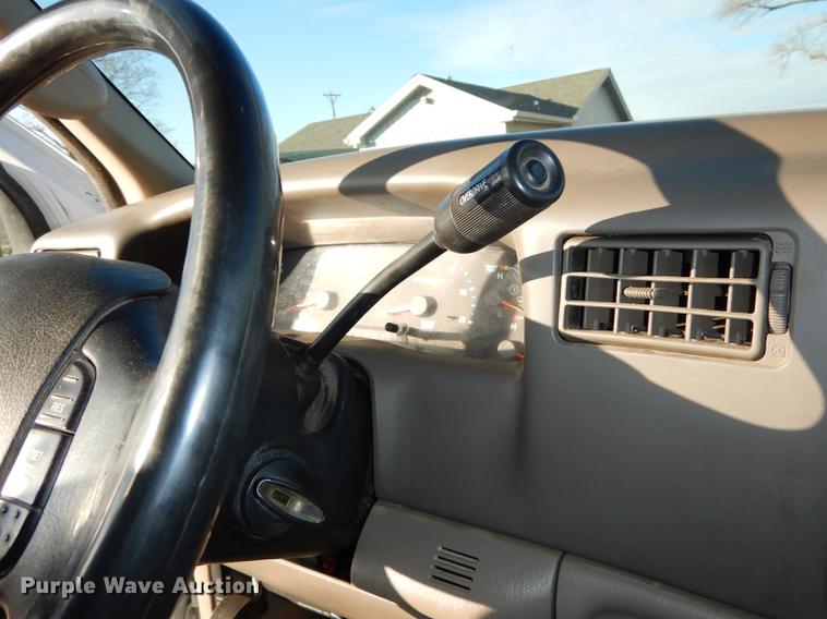 image for item J5514 2004 Ford F250 XLT Super Duty pickup truck