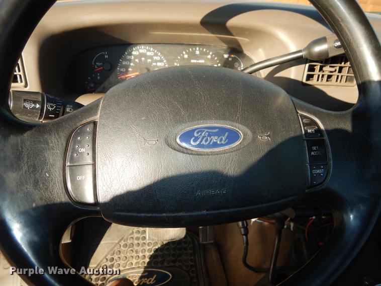 image for item J5514 2004 Ford F250 XLT Super Duty pickup truck