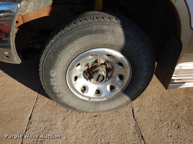 image for item J5514 2004 Ford F250 XLT Super Duty pickup truck