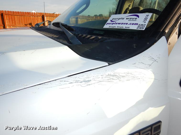 image for item J5514 2004 Ford F250 XLT Super Duty pickup truck