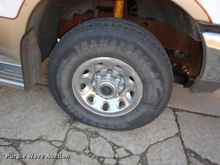 image for item J5514 2004 Ford F250 XLT Super Duty pickup truck