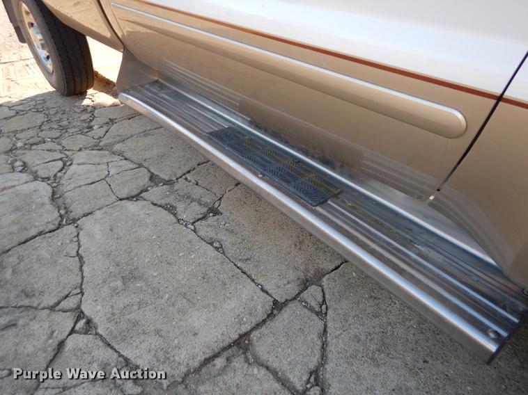 image for item J5514 2004 Ford F250 XLT Super Duty pickup truck