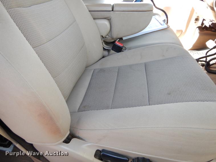 image for item J5514 2004 Ford F250 XLT Super Duty pickup truck