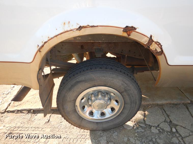 image for item J5514 2004 Ford F250 XLT Super Duty pickup truck