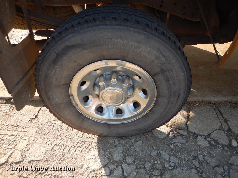 image for item J5514 2004 Ford F250 XLT Super Duty pickup truck