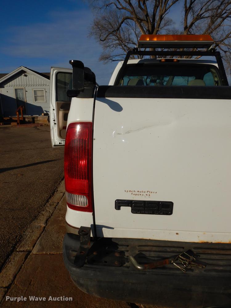 image for item J5514 2004 Ford F250 XLT Super Duty pickup truck