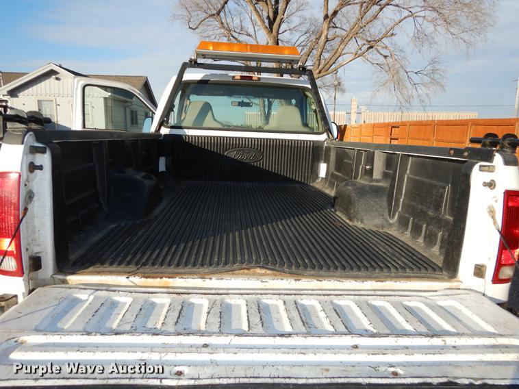 image for item J5514 2004 Ford F250 XLT Super Duty pickup truck