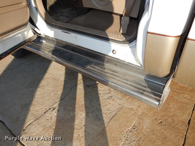 image for item J5514 2004 Ford F250 XLT Super Duty pickup truck