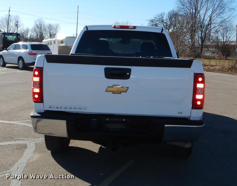 image for item J5546 2007 Chevrolet Silverado 1500 Z71 Crew Cab pickup truck