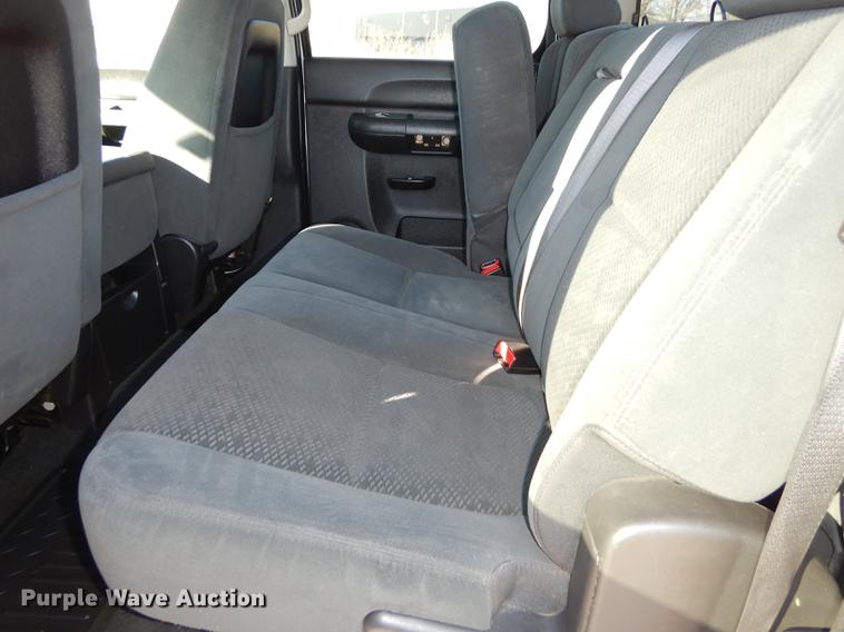 image for item J5546 2007 Chevrolet Silverado 1500 Z71 Crew Cab pickup truck