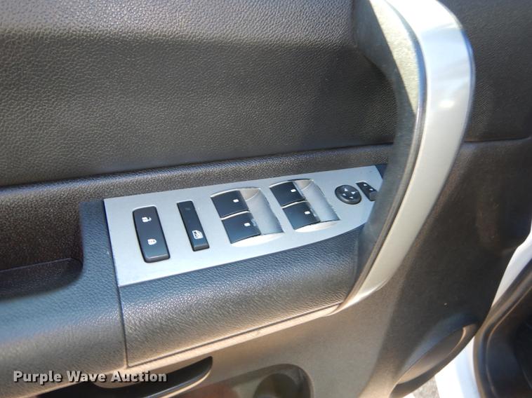 image for item J5546 2007 Chevrolet Silverado 1500 Z71 Crew Cab pickup truck