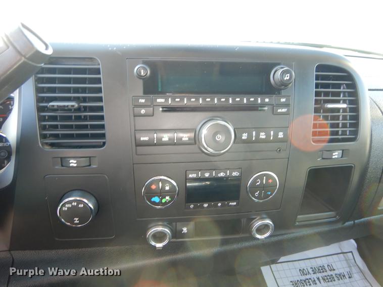 image for item J5546 2007 Chevrolet Silverado 1500 Z71 Crew Cab pickup truck