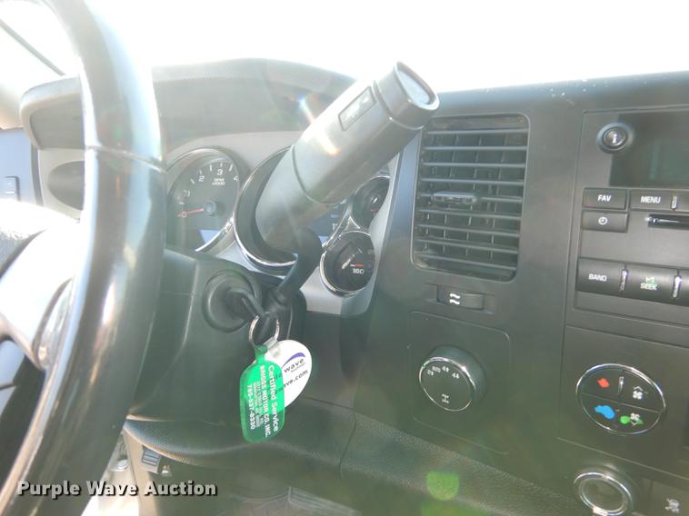 image for item J5546 2007 Chevrolet Silverado 1500 Z71 Crew Cab pickup truck