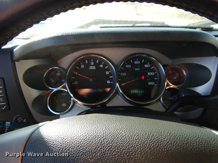 image for item J5546 2007 Chevrolet Silverado 1500 Z71 Crew Cab pickup truck