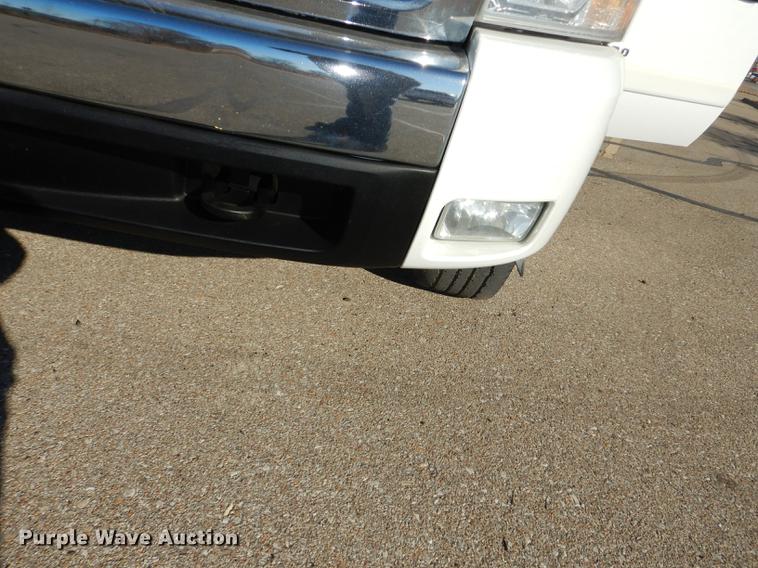 image for item J5546 2007 Chevrolet Silverado 1500 Z71 Crew Cab pickup truck