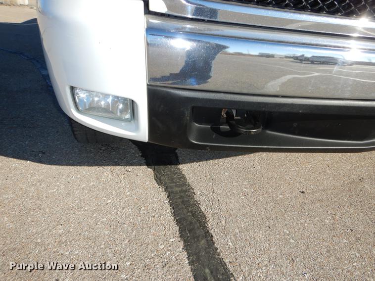 image for item J5546 2007 Chevrolet Silverado 1500 Z71 Crew Cab pickup truck