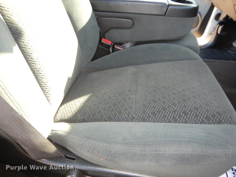 image for item J5546 2007 Chevrolet Silverado 1500 Z71 Crew Cab pickup truck